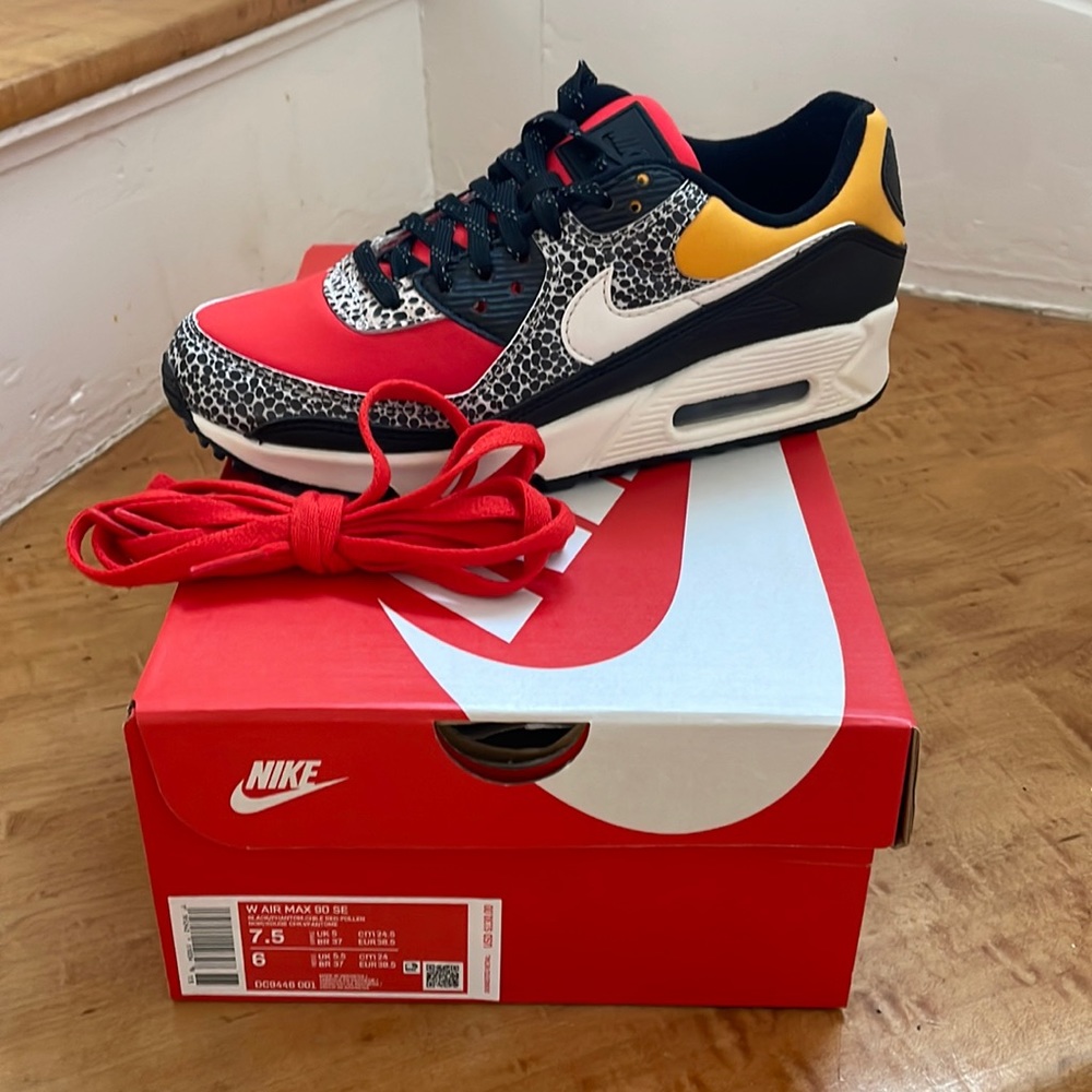 W Air Max 90 SE - New In Box